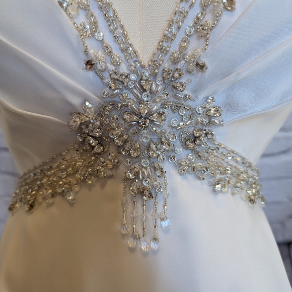 Wedding dress - Picture 3 of 9